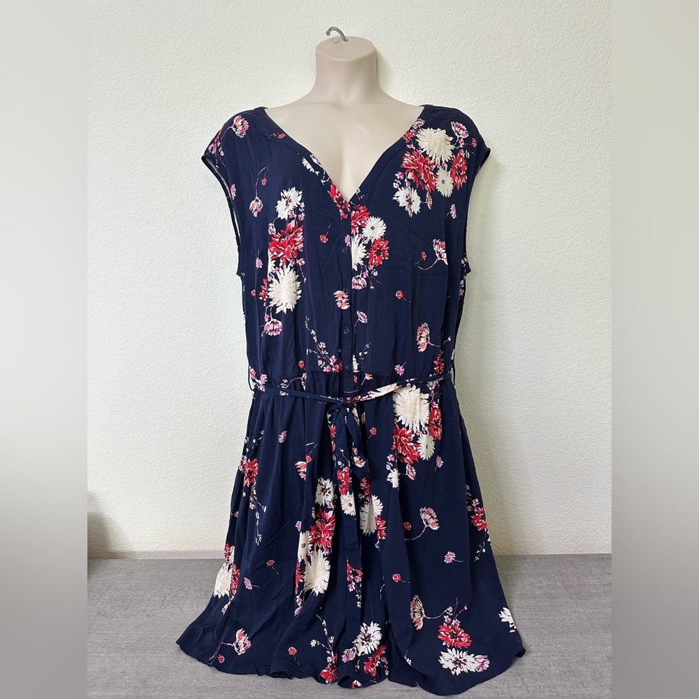 Women’s Plus Torrid Floral Buttoned Down Navy Romper with Belt 4X NWT